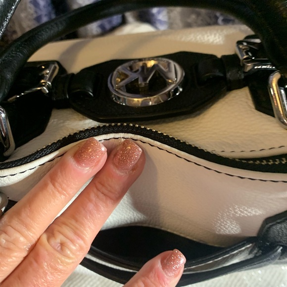 MICHAEL KORS HUDSON LEATHER SATCHEL - Picture 4 of 13